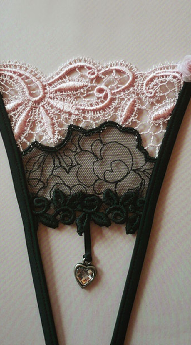 Lola Luna Thong - Zambie